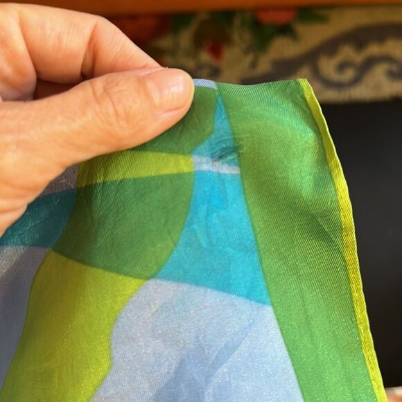 Vintage Vera Neumann 60s/70s green, lavender & turquoise polyester scarf - Picture 9 of 9